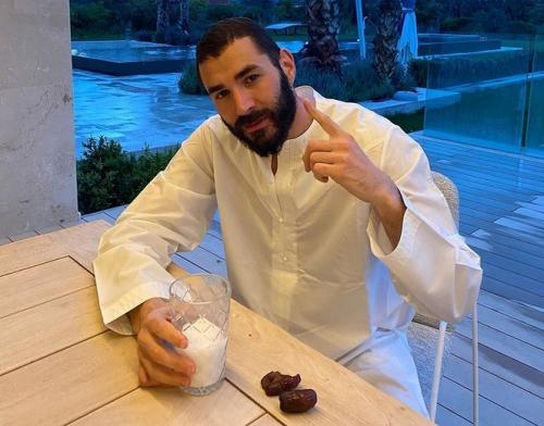 Segelas Susu dan Tiga Kurma, Menu Buka Puasa Karim Benzema